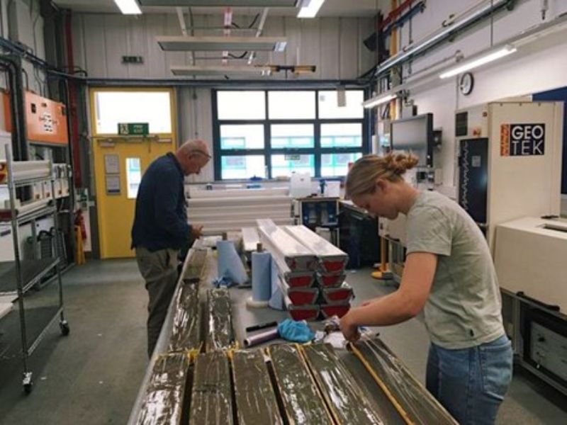 Cleaning_sediment_cores